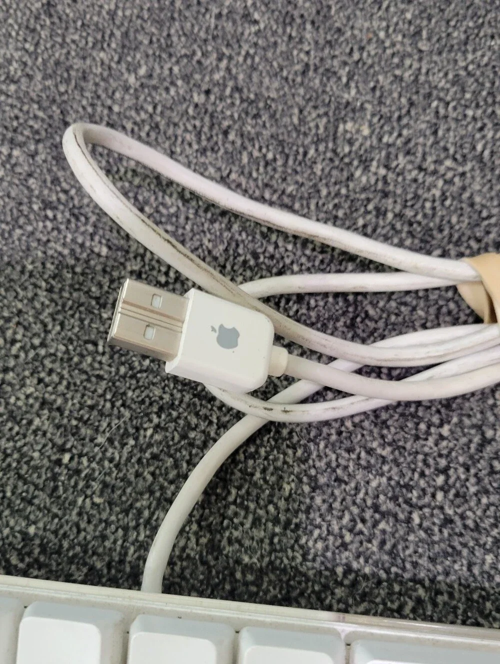 Apple A1048 Wired USB Keyboard Full Size White Clear EMC 1944